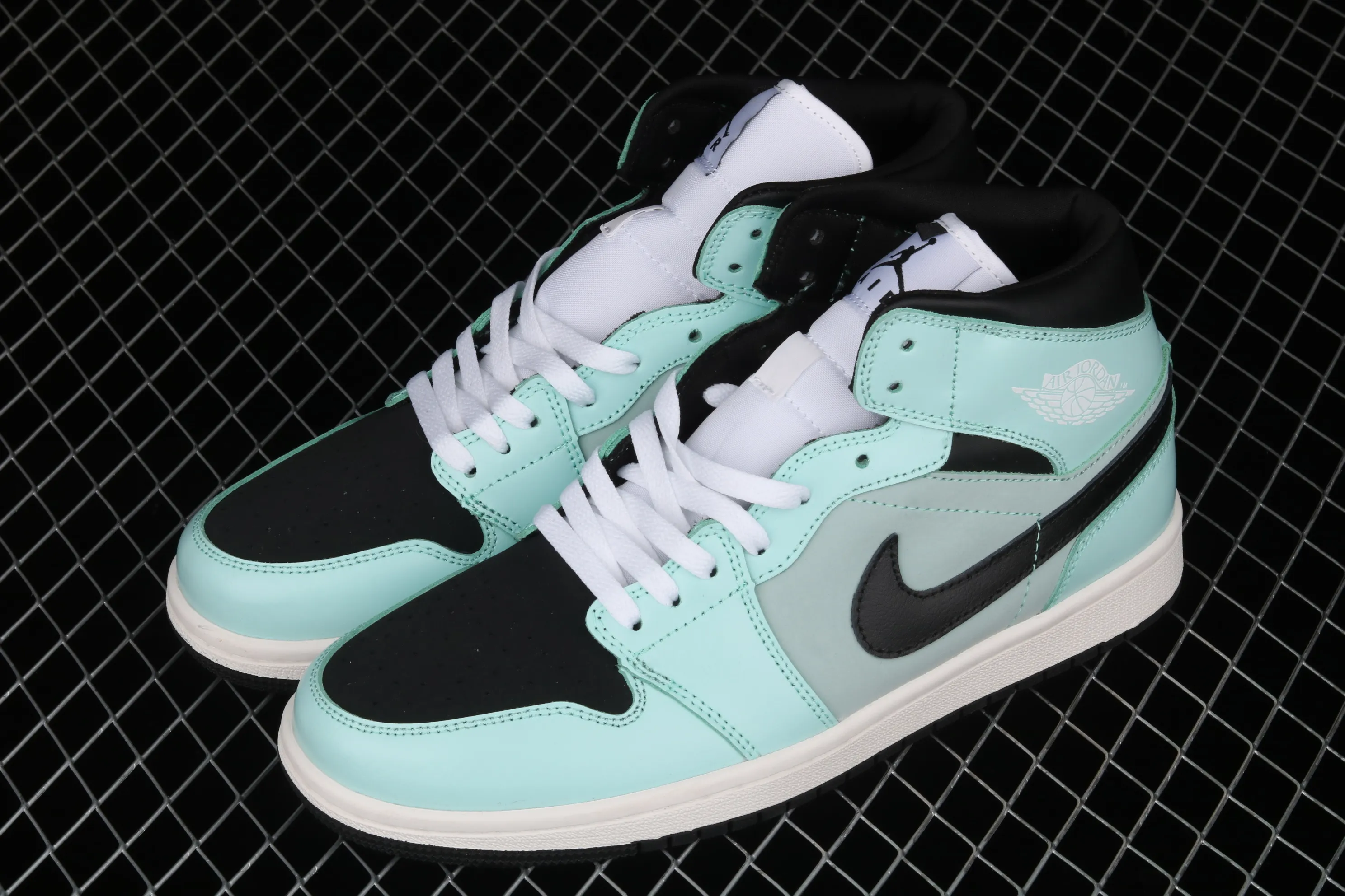 All categories Air Jordan Jordan series basketball shoes Air Jordan 1 High Z version Air Jordan 1 "Court Purple" AJ1 Joe 1 League of Legends black and green CV0152-102